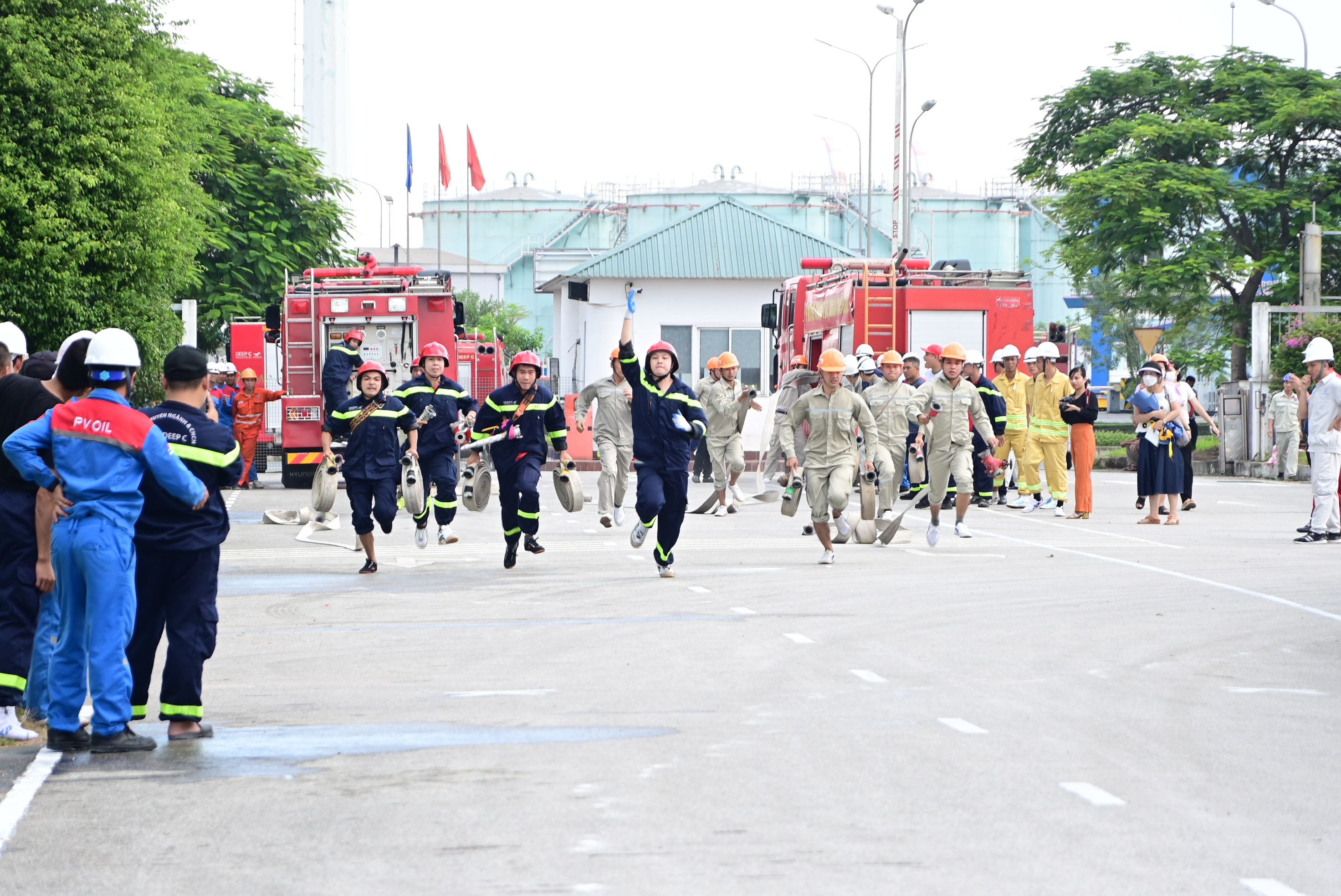Hội thao kỹ thuật chữa cháy Cụm doanh  nghiệp an toàn PCCC khu kinh tế Đình Vũ  hưởng ứng 62 năm ngày truyền thống lực lượng  PCCC và CNCH